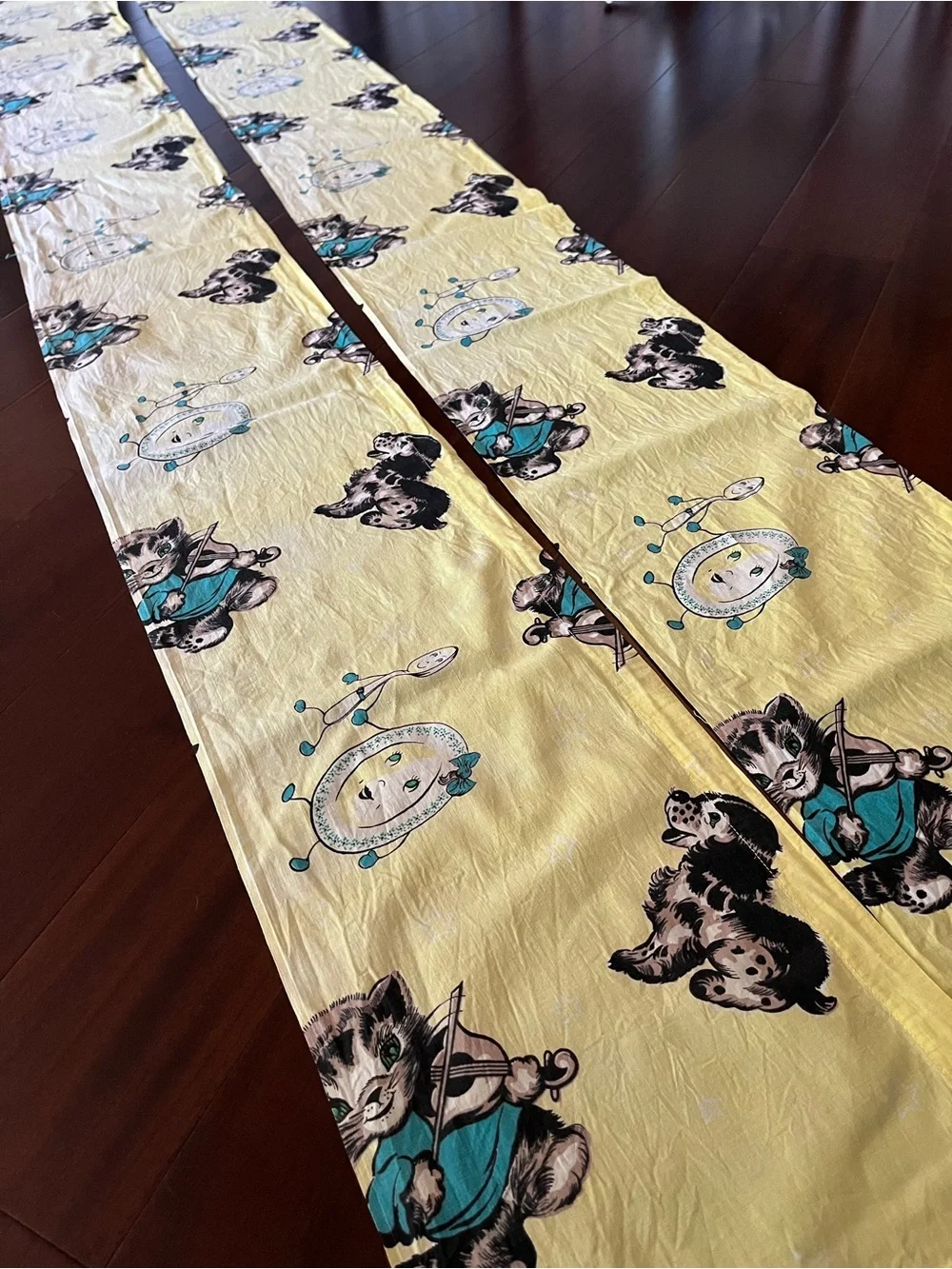 Nursery Rhyme cat Fiddle Hey Diddle Dish Spoon Little Dog MCM classic curtains